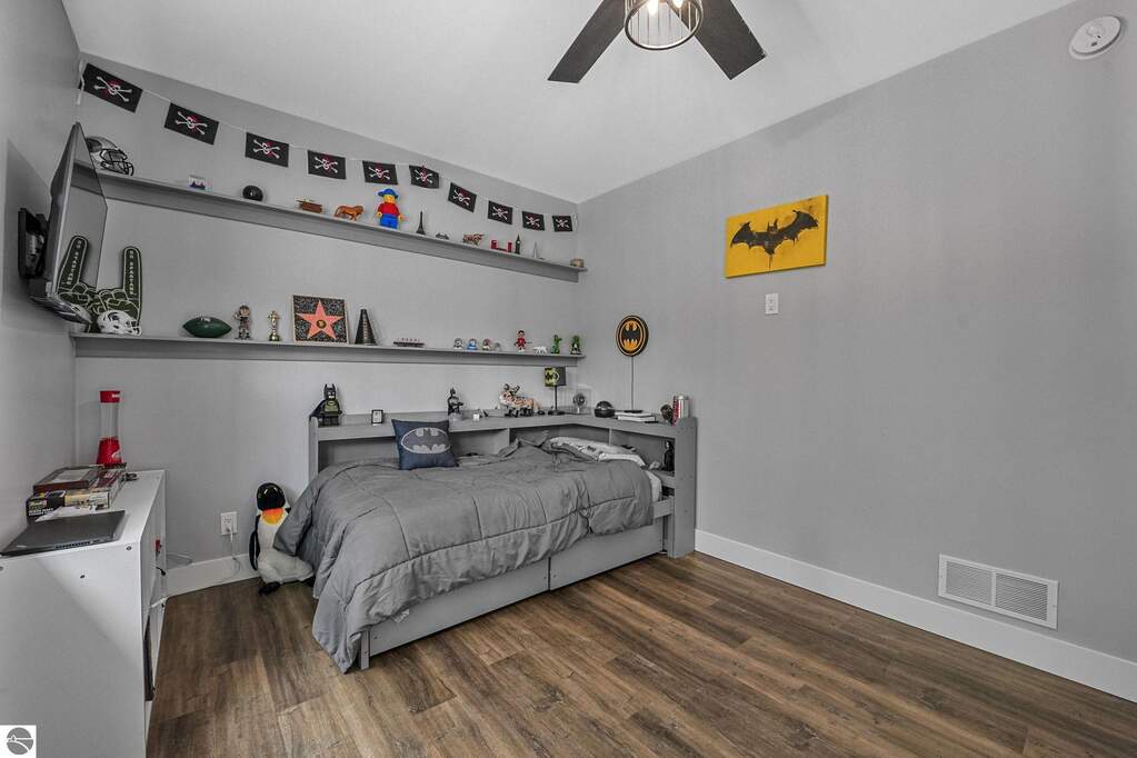5 Bedroom Single Family Home/House's Image 41