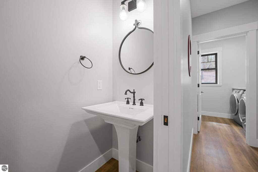 5 Bedroom Single Family Home/House's Image 44