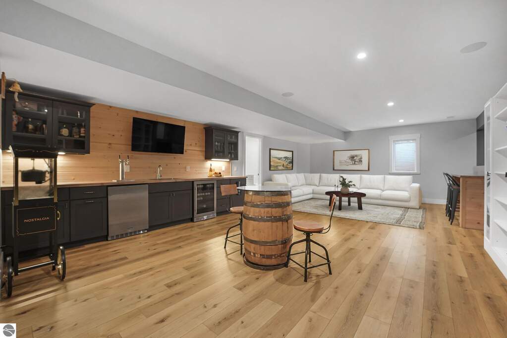 5 Bedroom Single Family Home/House's Image 49