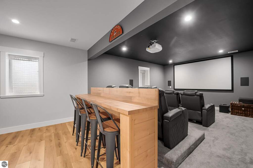 5 Bedroom Single Family Home/House's Image 54