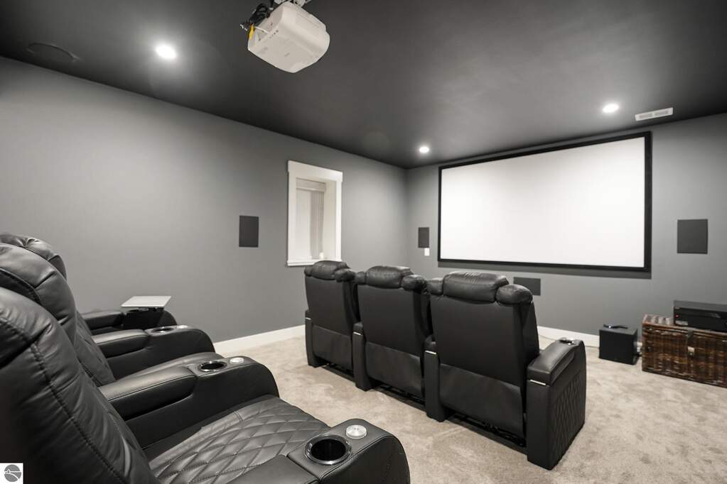 5 Bedroom Single Family Home/House's Image 55