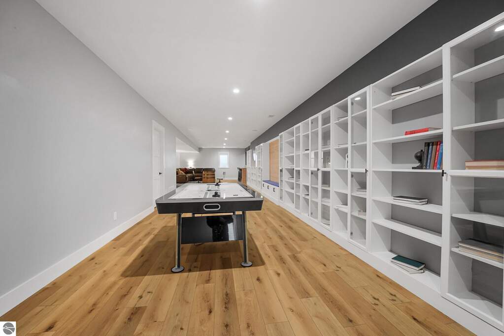 5 Bedroom Single Family Home/House's Image 56