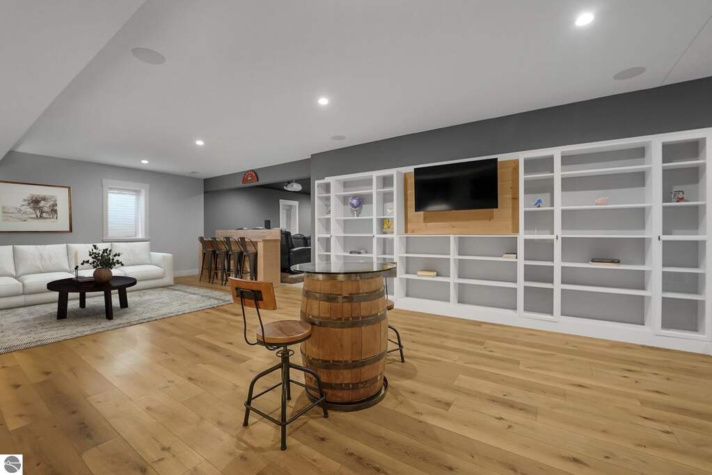 5 Bedroom Single Family Home/House's Image 58