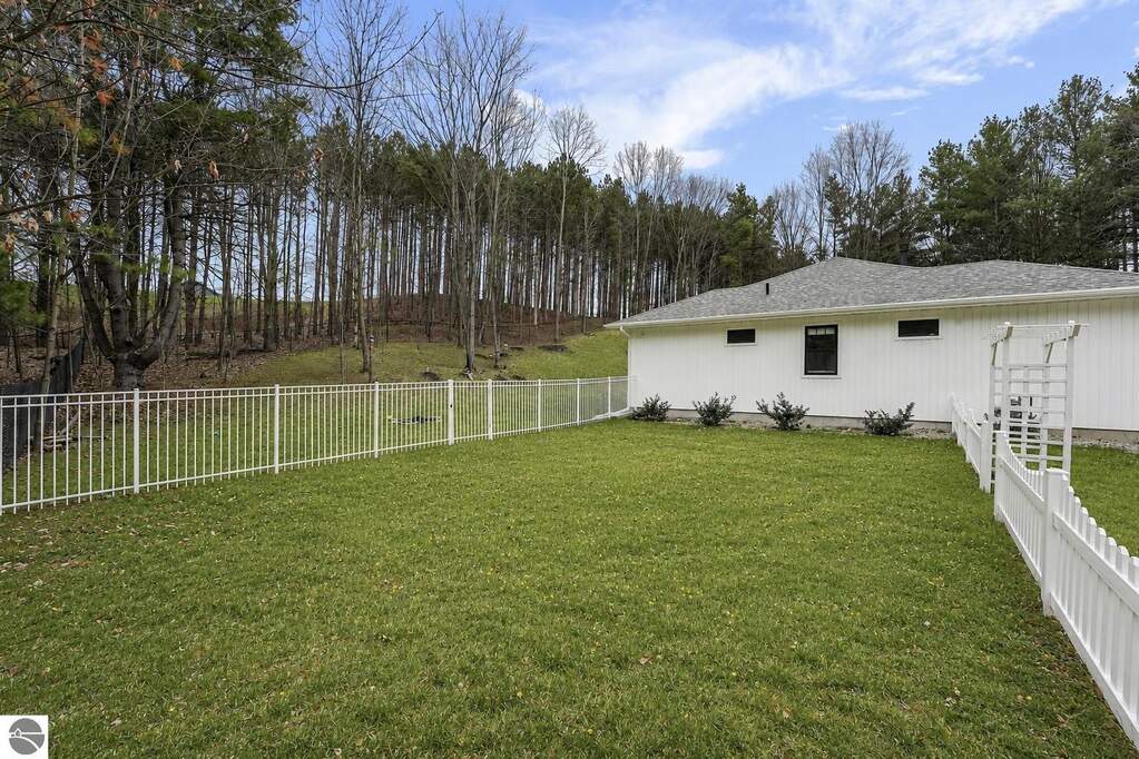 5 Bedroom Single Family Home/House's Image 66