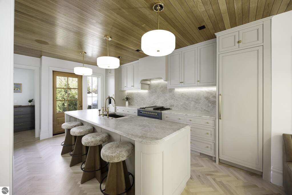 5 Bedroom Single Family Home/House's Image 7
