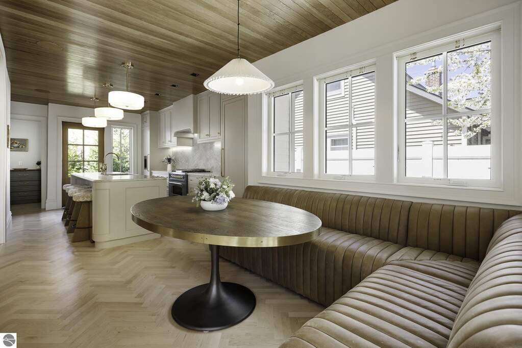 5 Bedroom Single Family Home/House's Image 11