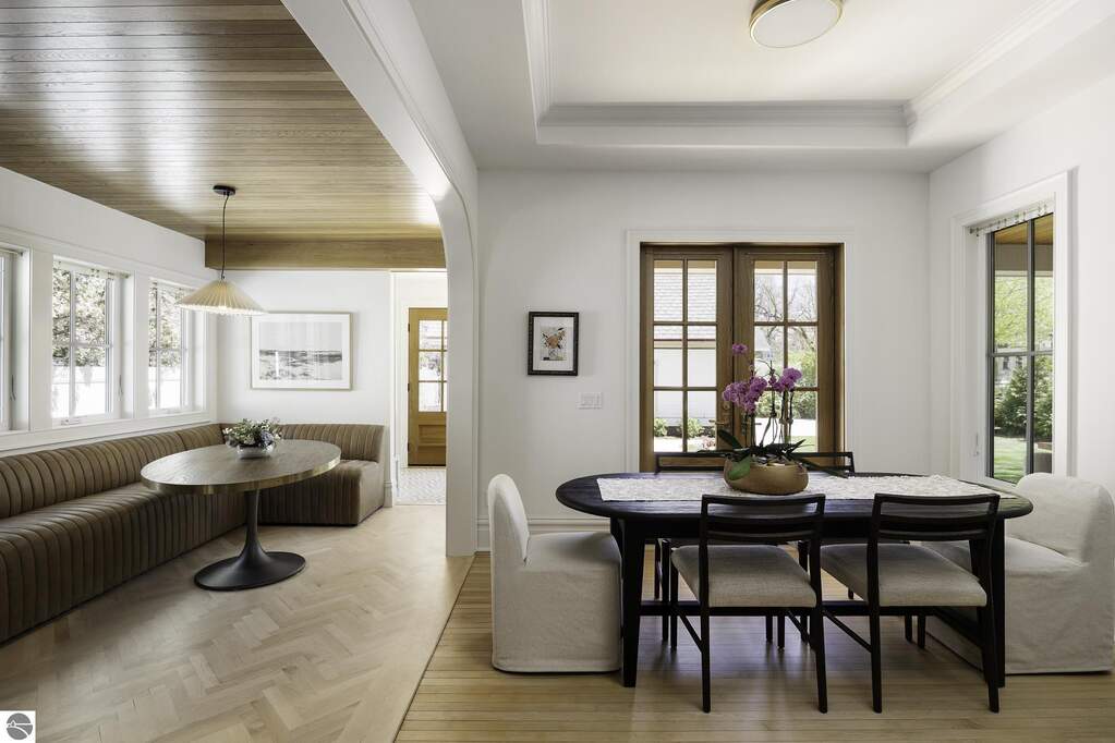 5 Bedroom Single Family Home/House's Image 12