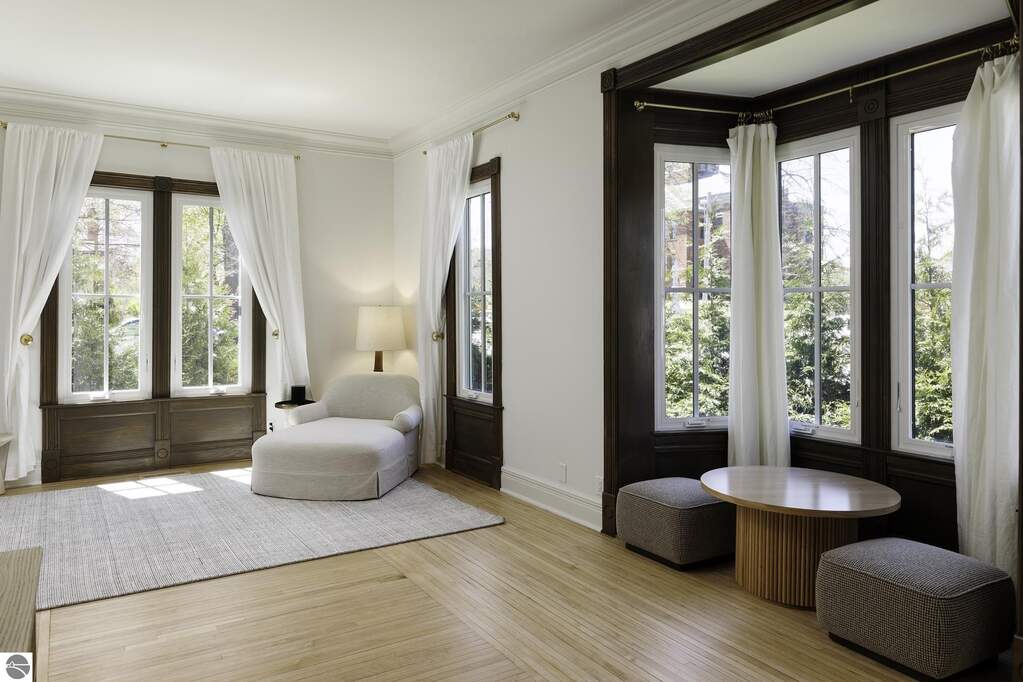 5 Bedroom Single Family Home/House's Image 28