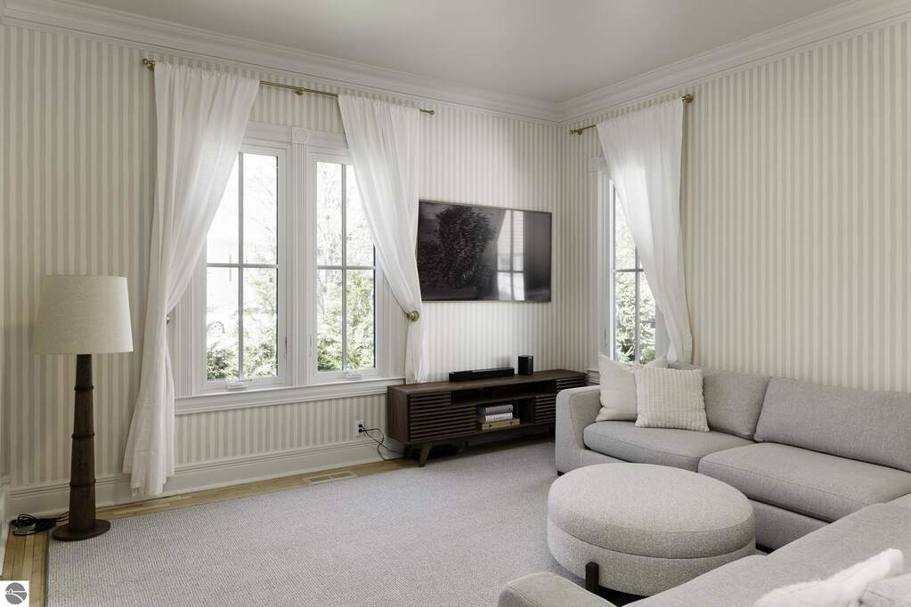 5 Bedroom Single Family Home/House's Image 33