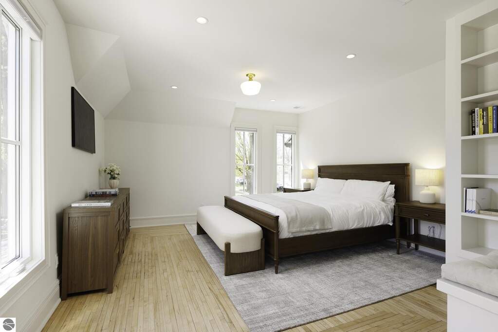 5 Bedroom Single Family Home/House's Image 36