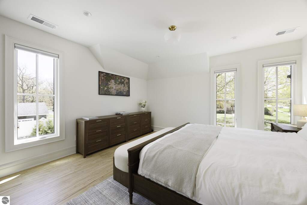 5 Bedroom Single Family Home/House's Image 38
