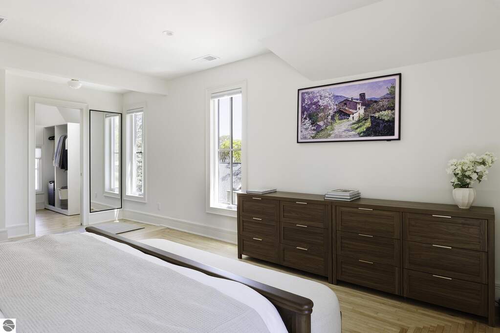 5 Bedroom Single Family Home/House's Image 39