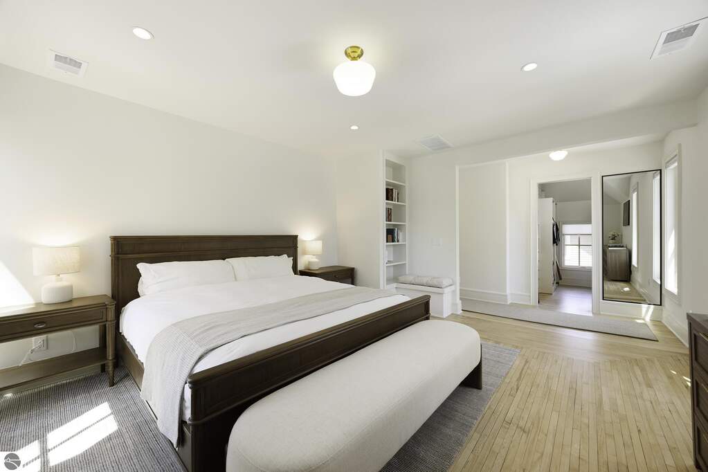 5 Bedroom Single Family Home/House's Image 40