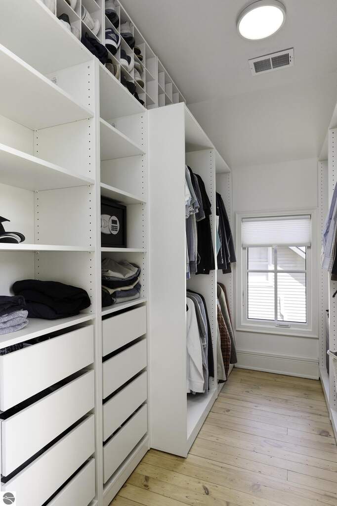 5 Bedroom Single Family Home/House's Image 41