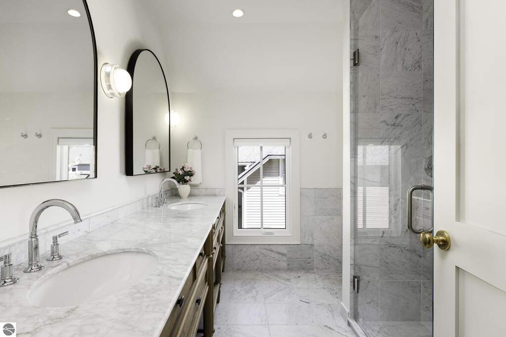 5 Bedroom Single Family Home/House's Image 44