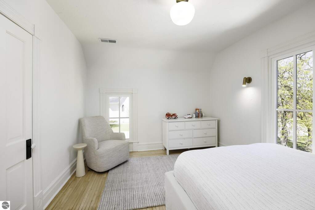 5 Bedroom Single Family Home/House's Image 47