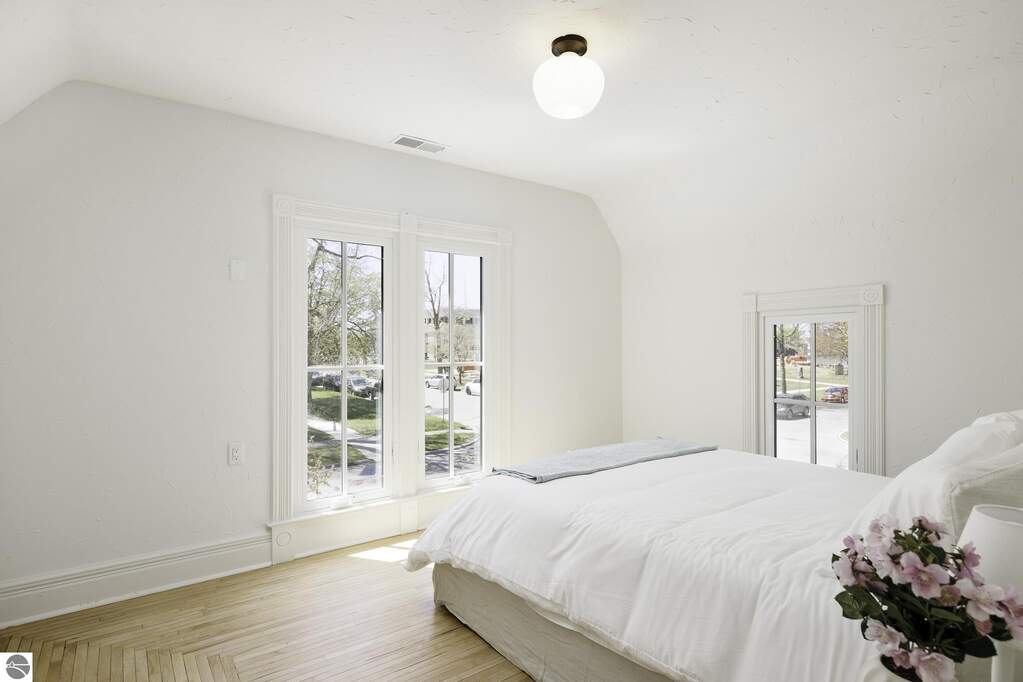 5 Bedroom Single Family Home/House's Image 48