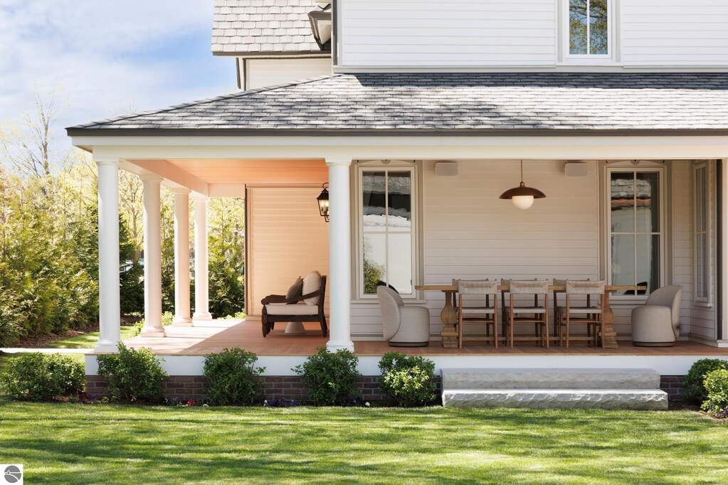 5 Bedroom Single Family Home/House's Image 3
