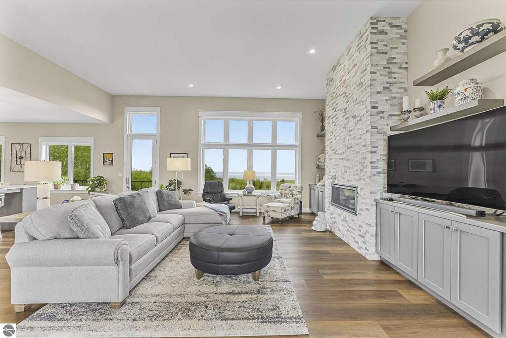 3 Bedroom Single Family Home/House's Image 7