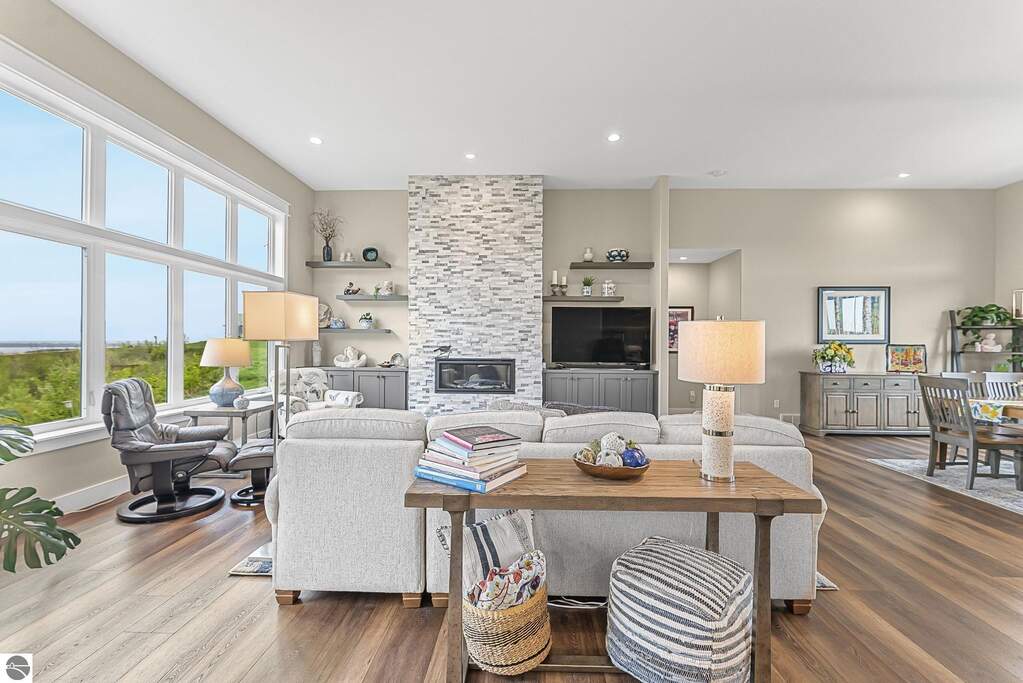 3 Bedroom Single Family Home/House's Image 8