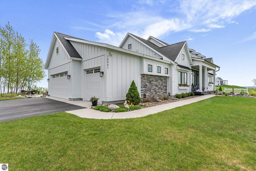 3 Bedroom Single Family Home/House's Image 60
