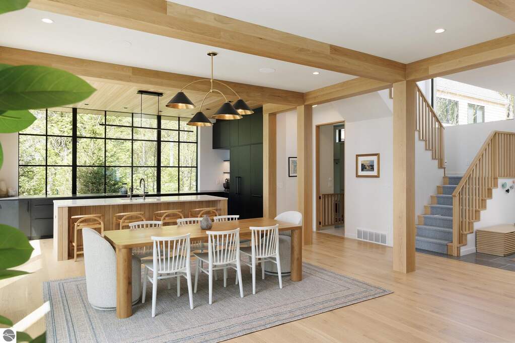 5 Bedroom Single Family Home/House's Image 8