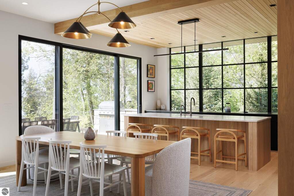 5 Bedroom Single Family Home/House's Image 10
