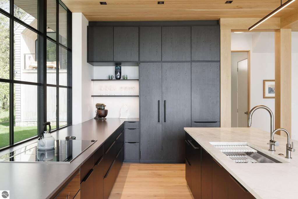 5 Bedroom Single Family Home/House's Image 12