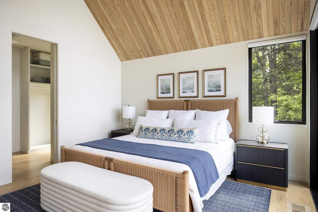 5 Bedroom Single Family Home/House's Image 27