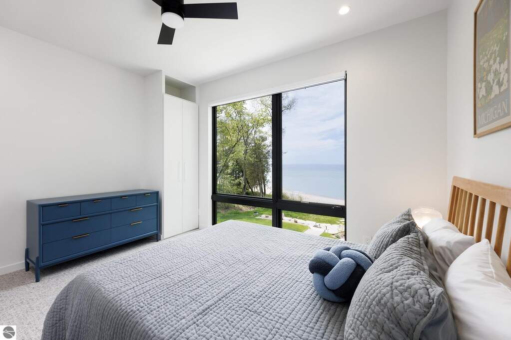 5 Bedroom Single Family Home/House's Image 38