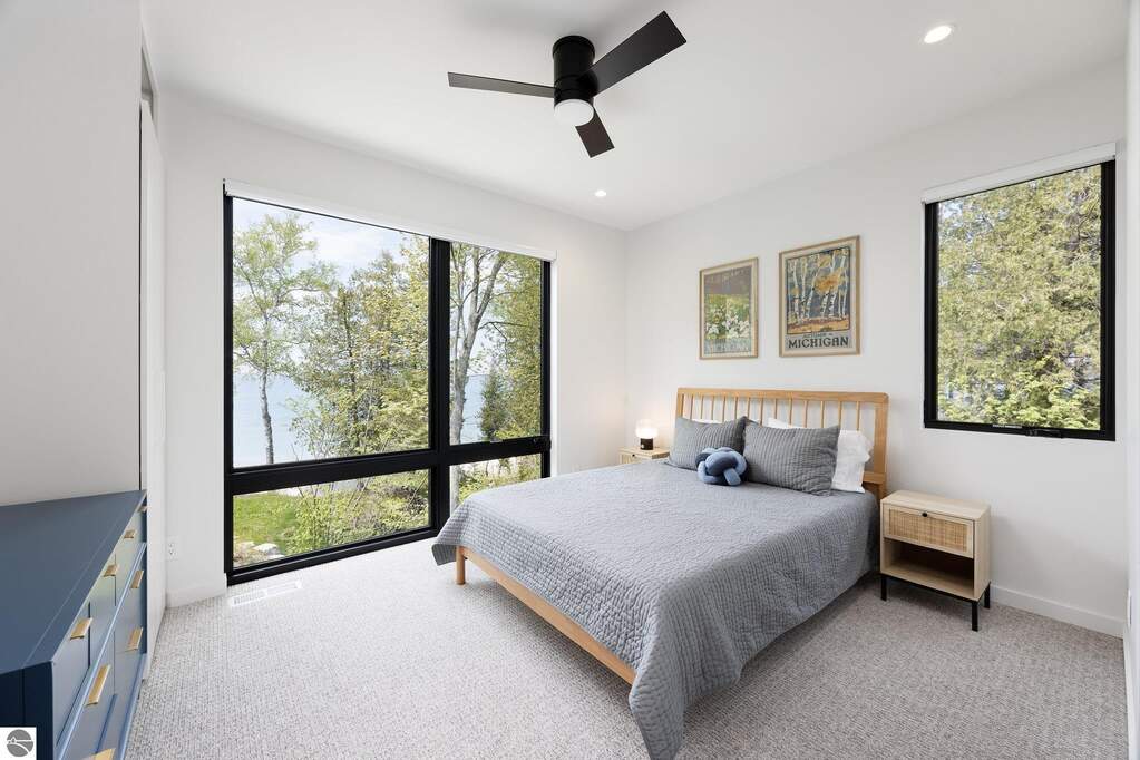 5 Bedroom Single Family Home/House's Image 39