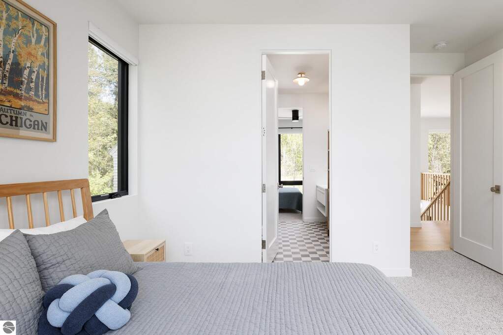 5 Bedroom Single Family Home/House's Image 40
