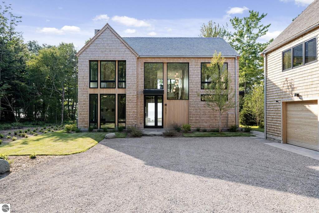 5 Bedroom Single Family Home/House's Image 75