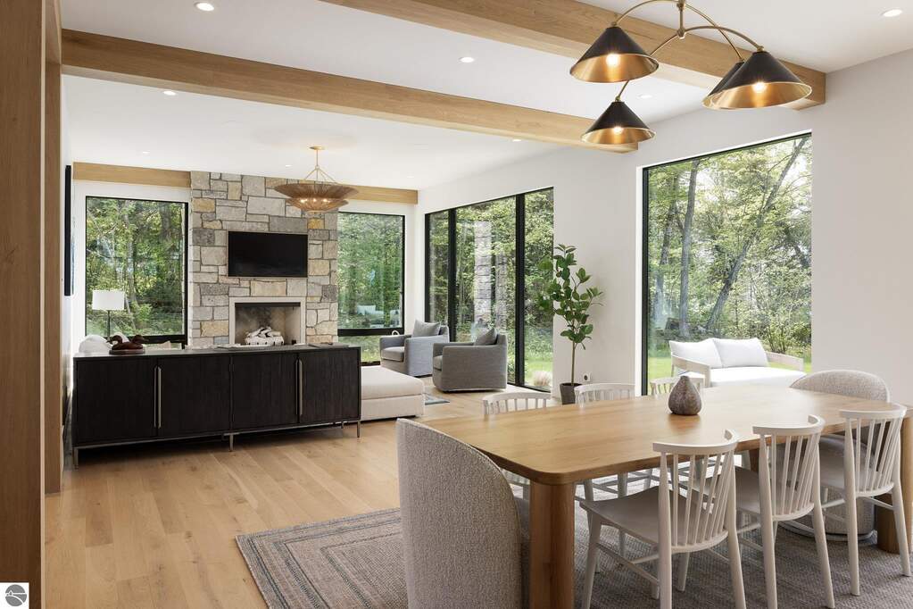 5 Bedroom Single Family Home/House's Image 6