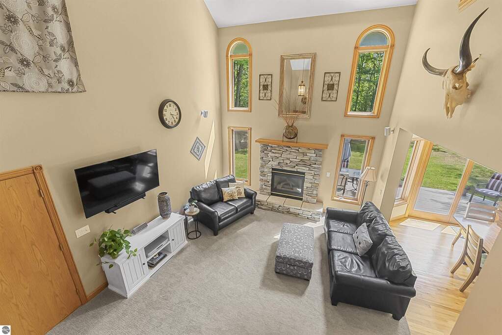 5 Bedroom Single Family Home/House's Image 9