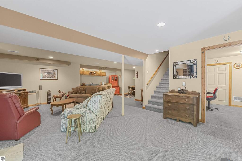 5 Bedroom Single Family Home/House's Image 42