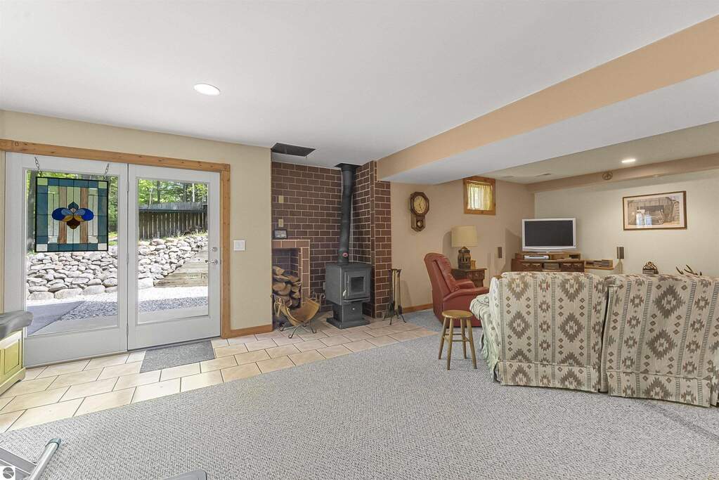5 Bedroom Single Family Home/House's Image 46