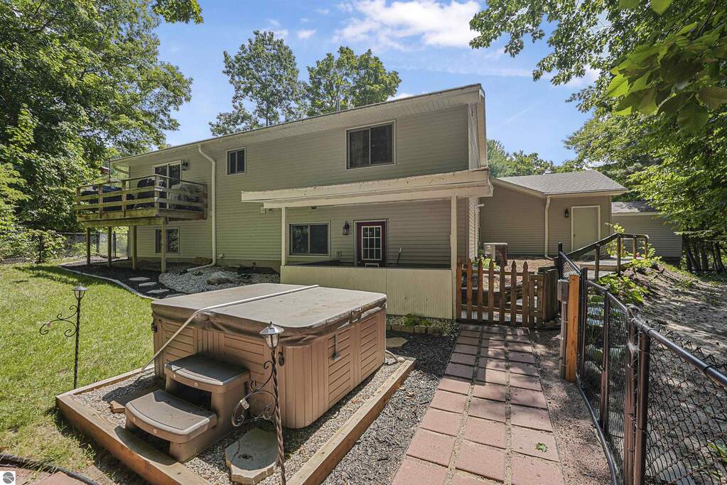 4 Bedroom Single Family Home/House's Image 7