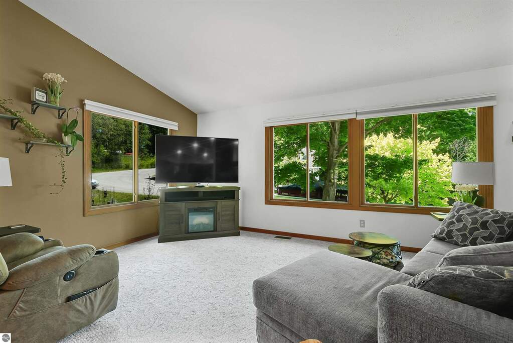 4 Bedroom Single Family Home/House's Image 13