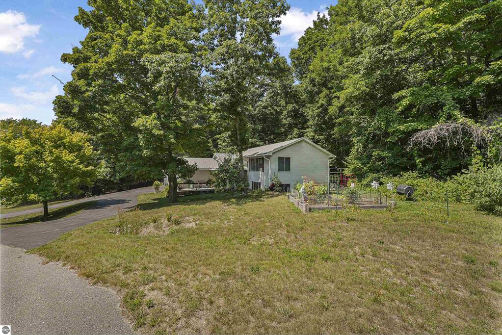 4 Bedroom Single Family Home/House's Image 39