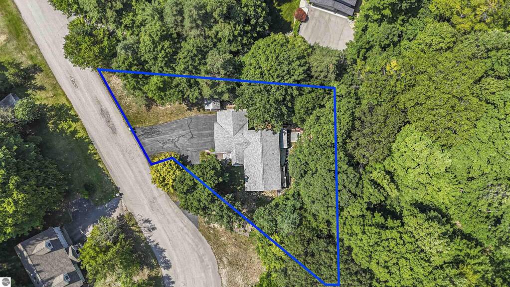 4 Bedroom Single Family Home/House's Image 4