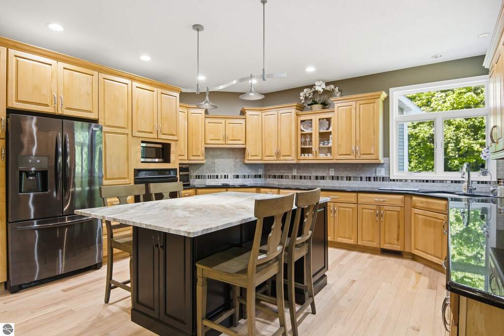 4 Bedroom Single Family Home/House's Image 9