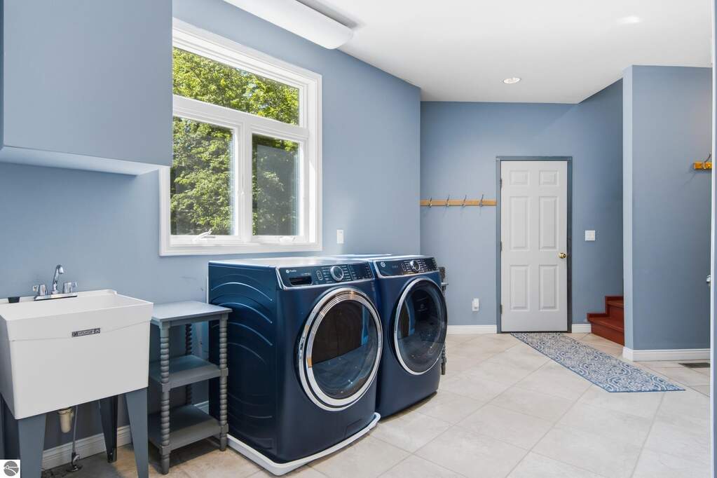4 Bedroom Single Family Home/House's Image 15