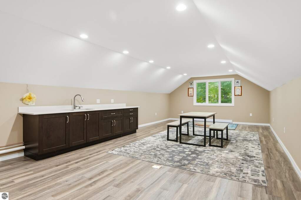4 Bedroom Single Family Home/House's Image 16