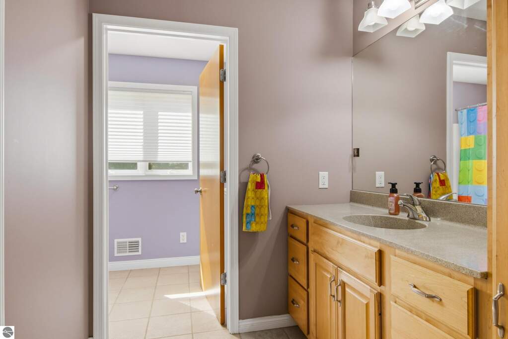 4 Bedroom Single Family Home/House's Image 38