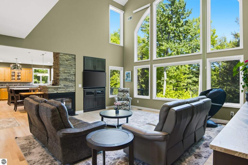 4 Bedroom Single Family Home/House's Image 3