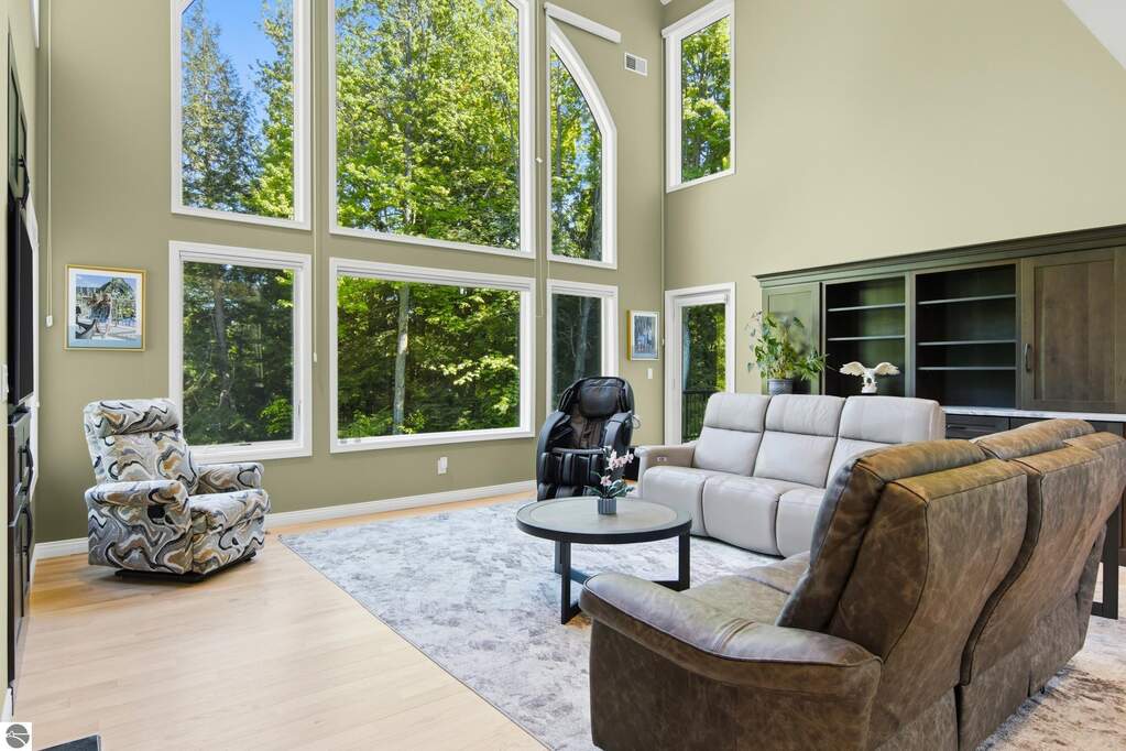 4 Bedroom Single Family Home/House's Image 4