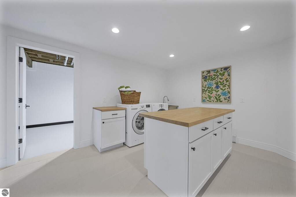 4 Bedroom Single Family Home/House's Image 72