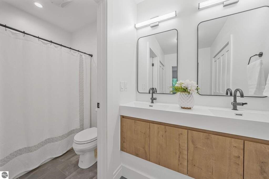 4 Bedroom Single Family Home/House's Image 81