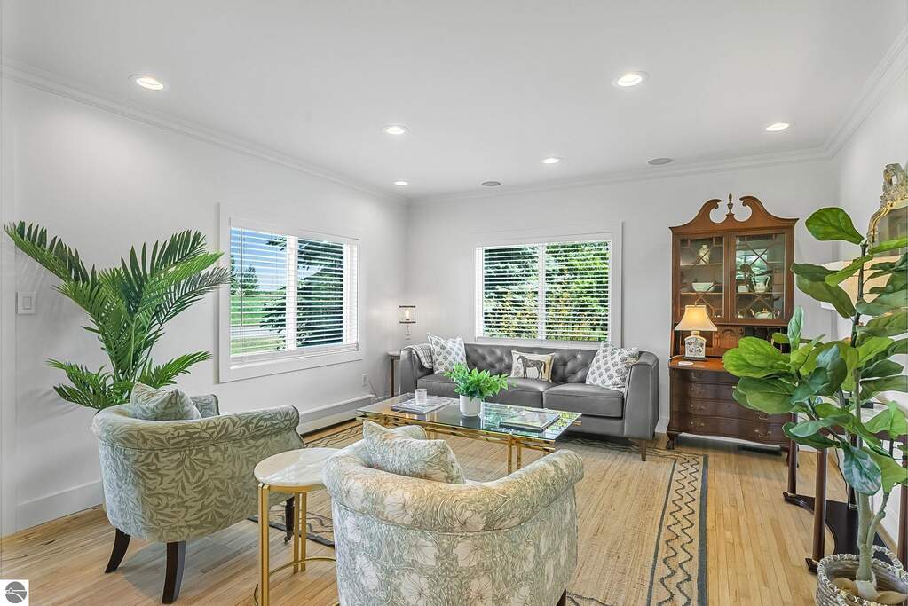 6 Bedroom Single Family Home/House's Image 23